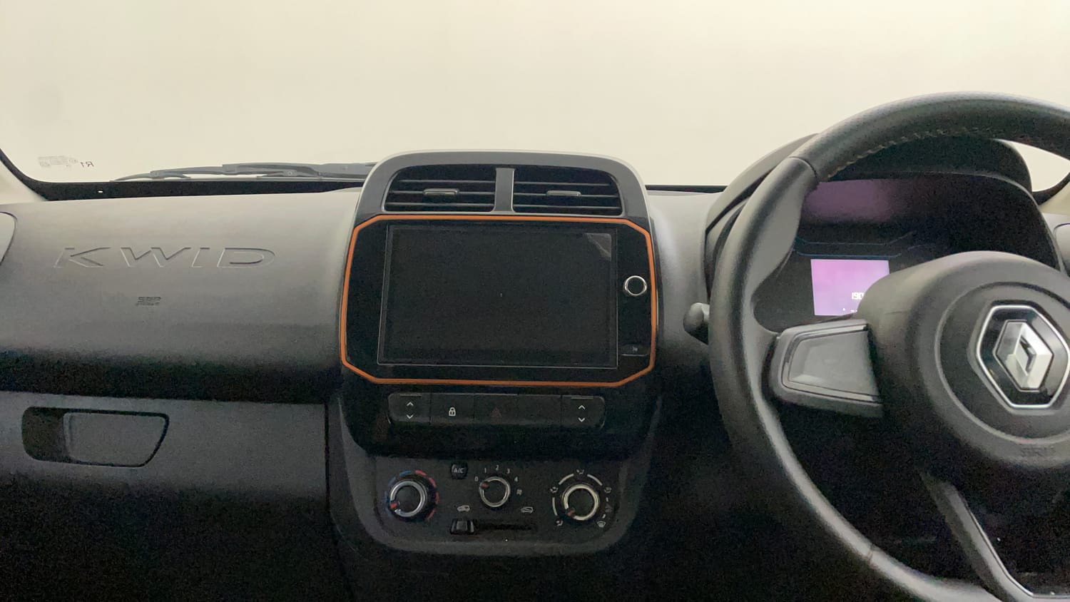 Used 2020 Renault Kwid CLIMBER 1.0 AMT Opt Petrol Automatic interior MUSIC SYSTEM & AC CONTROL VIEW