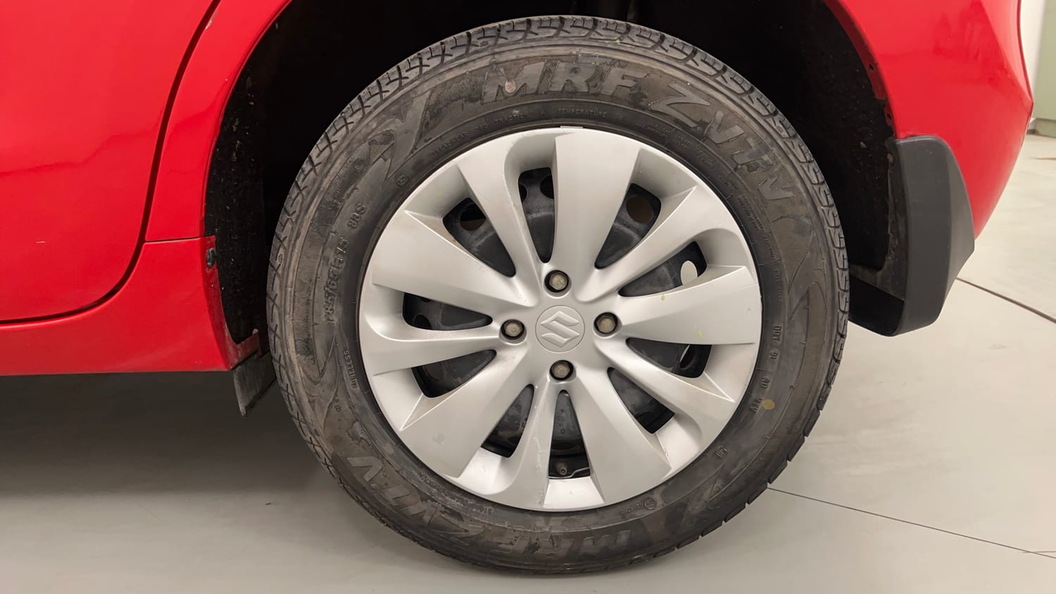 Used 2018 Maruti Suzuki Baleno Delta 1.2 AT Petrol Automatic tyres LEFT REAR TYRE RIM VIEW