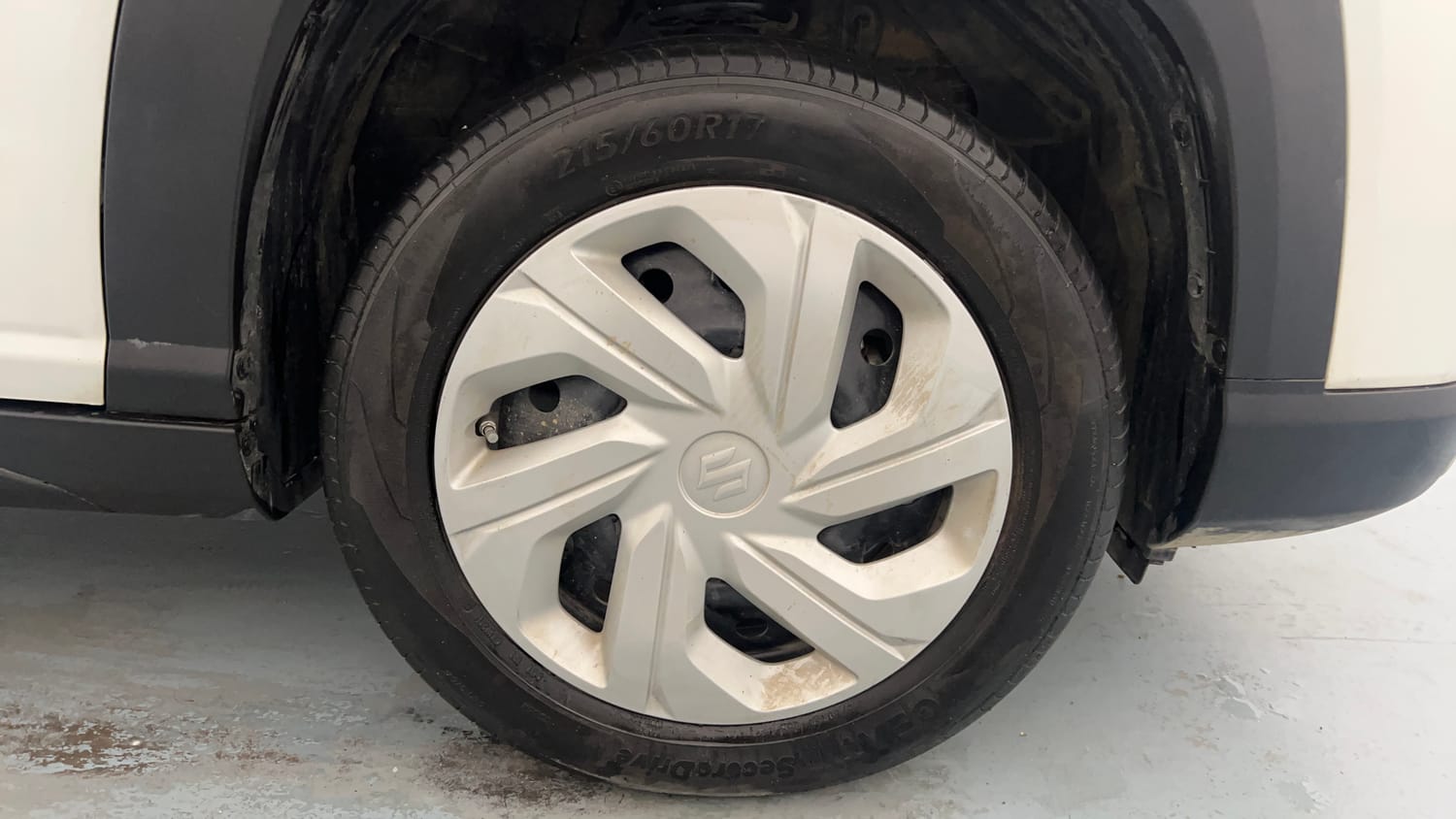 Used 2026 Maruti Suzuki Victoris VXI MT 2W Petrol Manual tyres RIGHT FRONT TYRE RIM VIEW