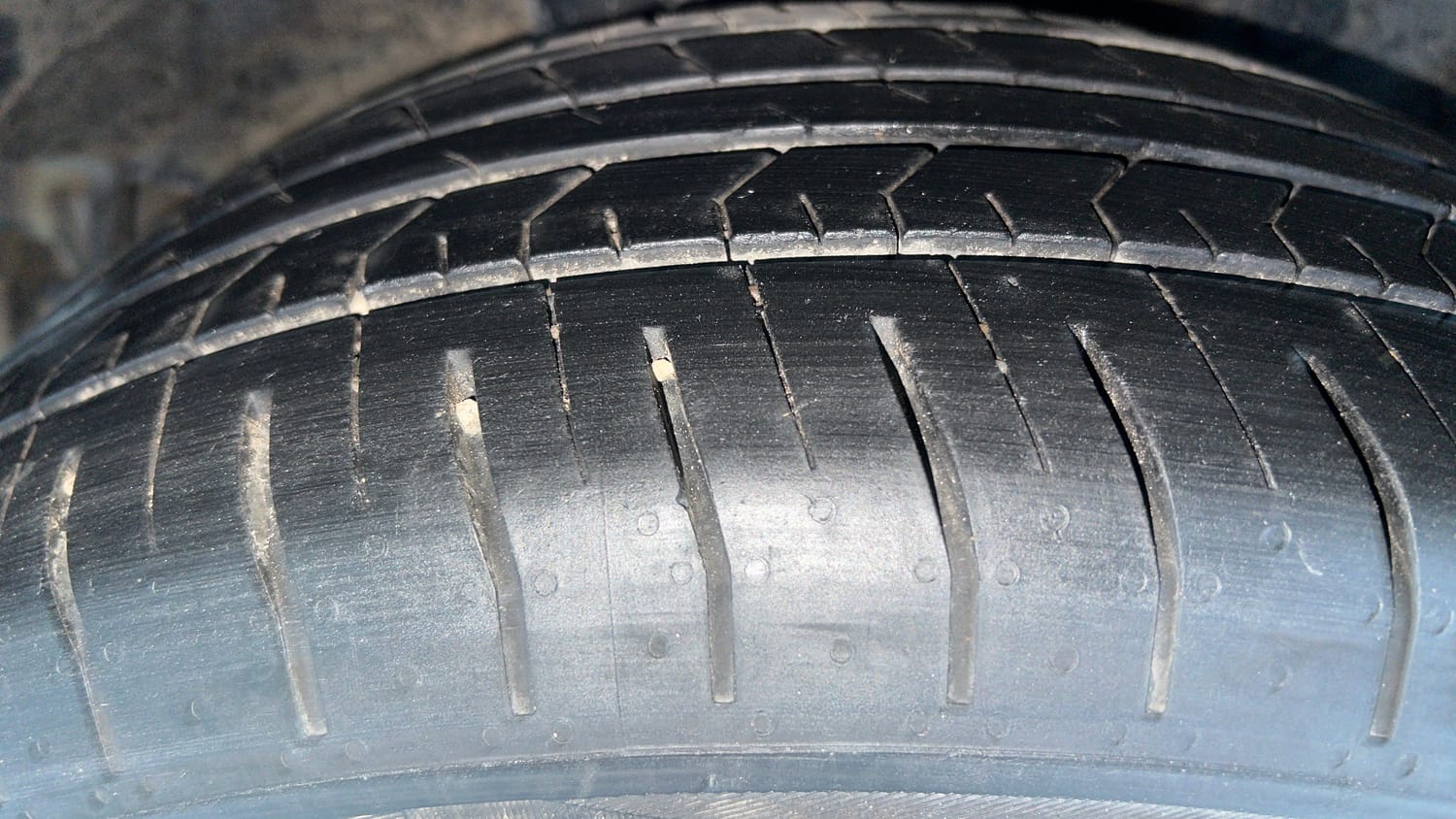 Used 2024 Hyundai Verna SX 1.5 Petrol MT Petrol Manual tyres RIGHT REAR TYRE TREAD VIEW