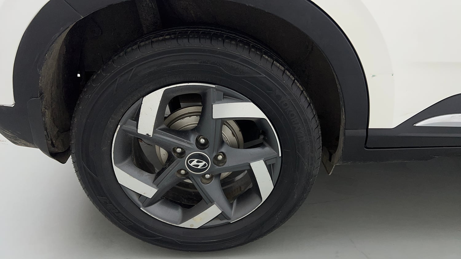 Used 2021 Hyundai Venue SX 1.0 Turbo Petrol Manual tyres RIGHT REAR TYRE RIM VIEW