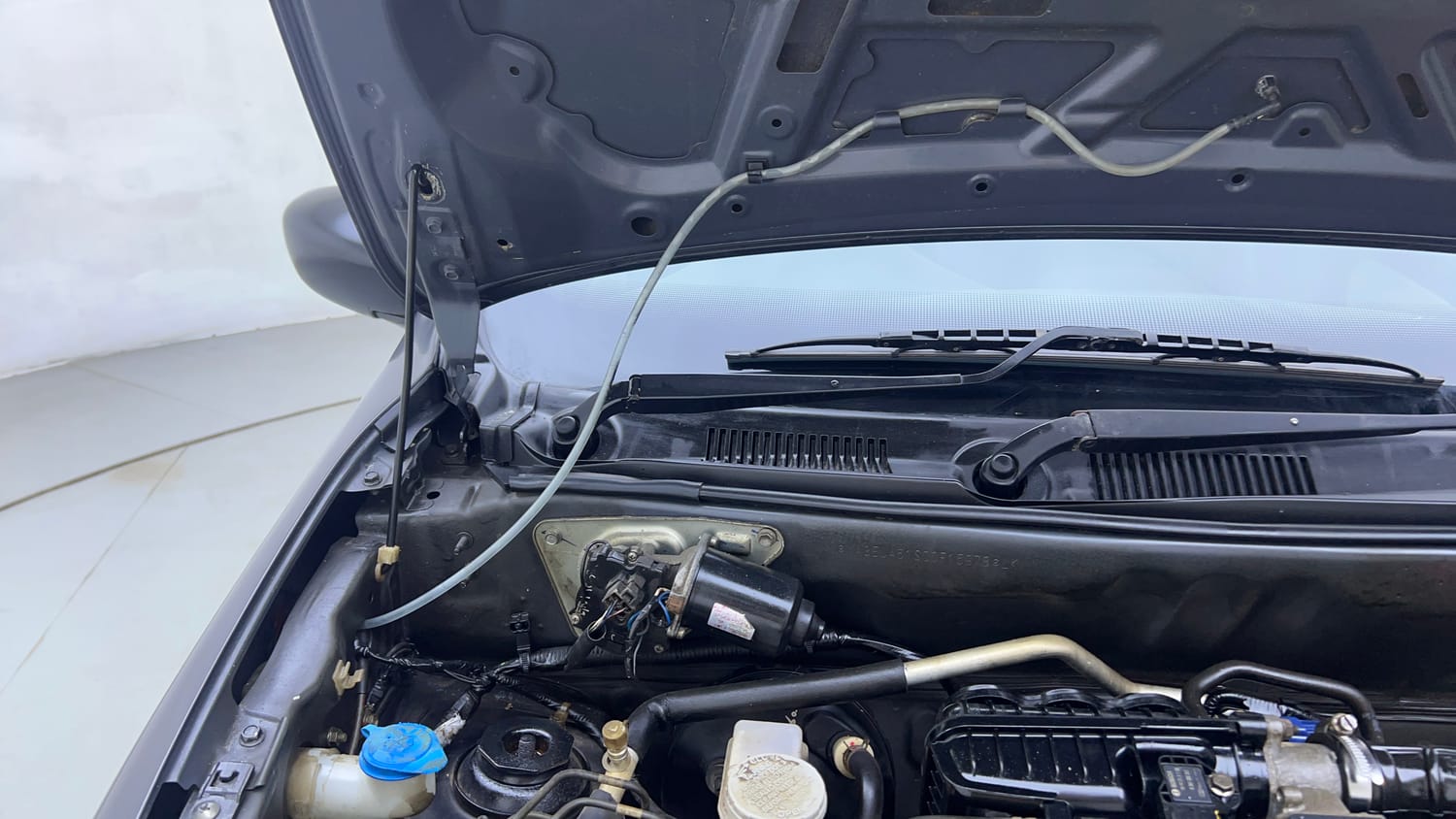 Used 2019 Maruti Suzuki Alto 800 VXi Petrol Manual engine ENGINE RIGHT SIDE HINGE & APRON VIEW