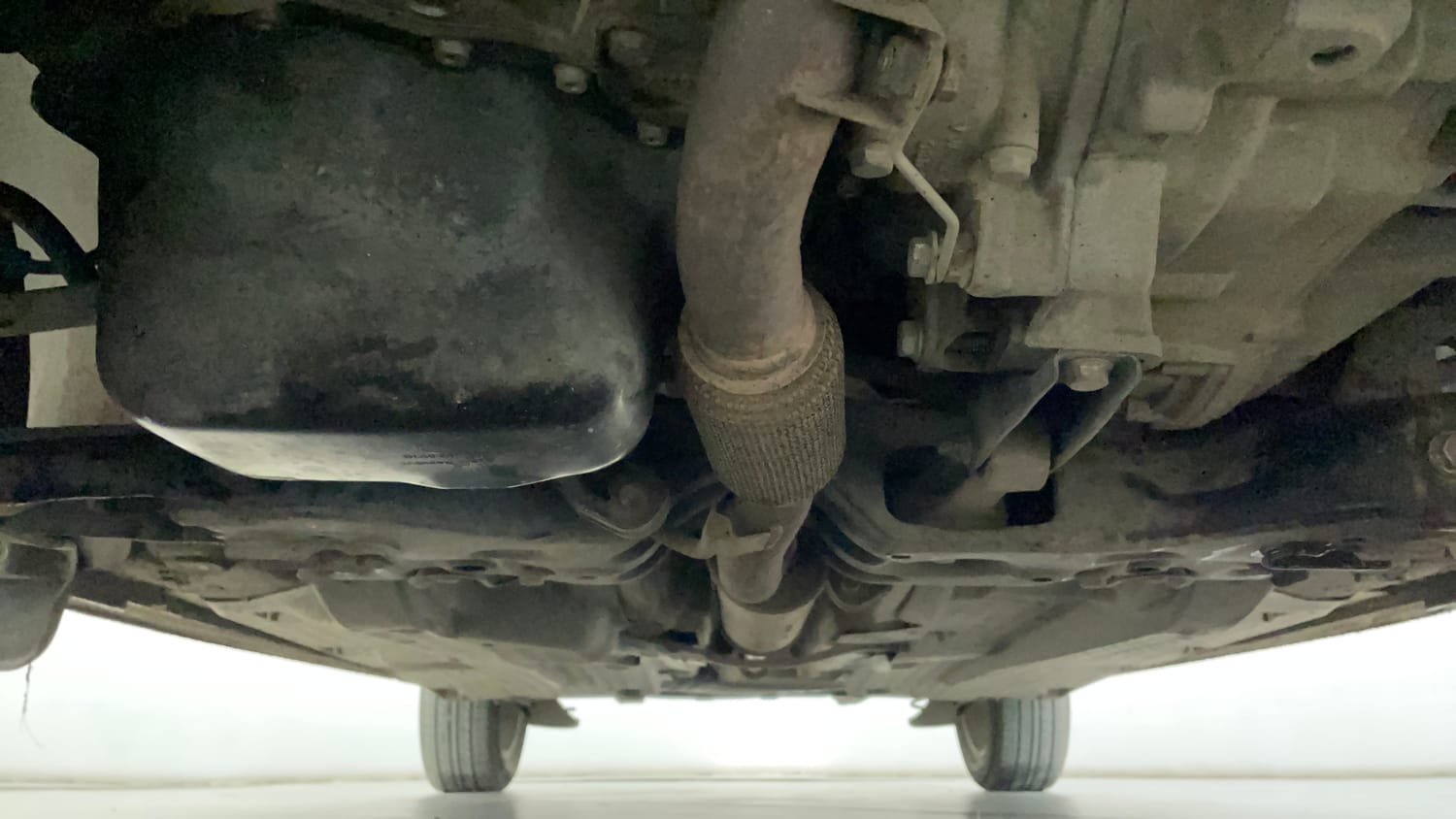Used 2017 Volkswagen Ameo Comfortline 1.2L (P) Petrol Manual extra FRONT LEFT UNDERBODY VIEW