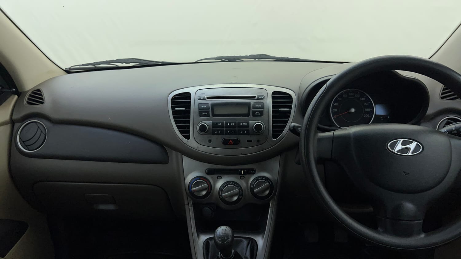 Used 2012 Hyundai i10 Era 1.1 iRDE2 Petrol Manual interior MUSIC SYSTEM & AC CONTROL VIEW