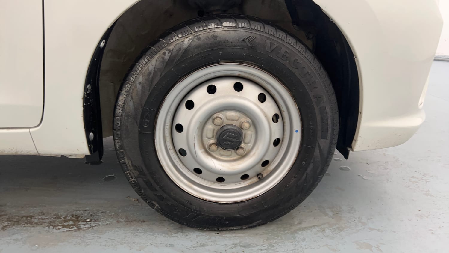Used 2018 Maruti Suzuki Celerio LXi Petrol Manual tyres RIGHT FRONT TYRE RIM VIEW