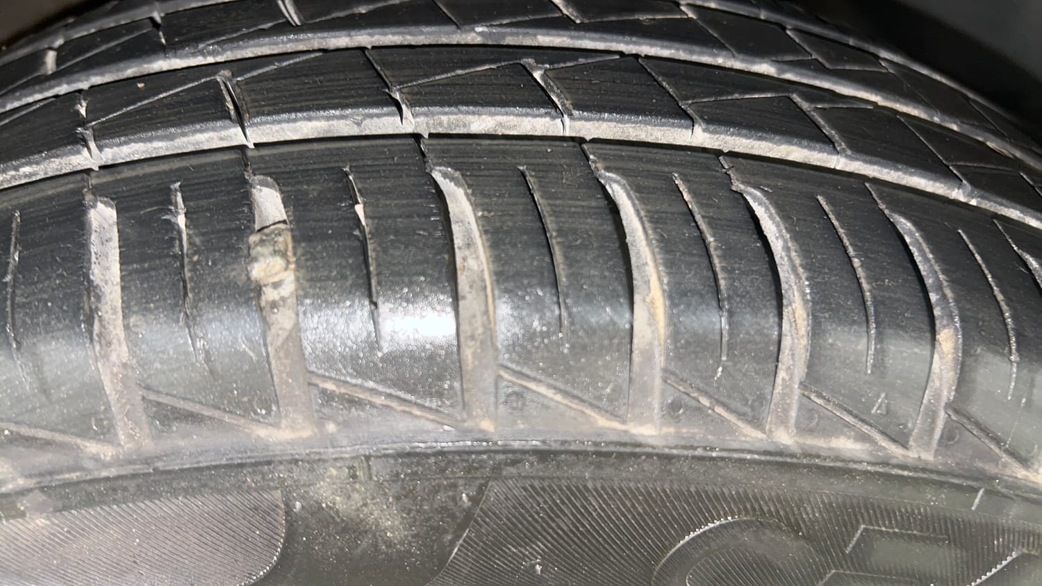 Used 2024 Renault Kwid CLIMBER 1.0 AMT Dual Tone Petrol Automatic tyres RIGHT FRONT TYRE TREAD VIEW
