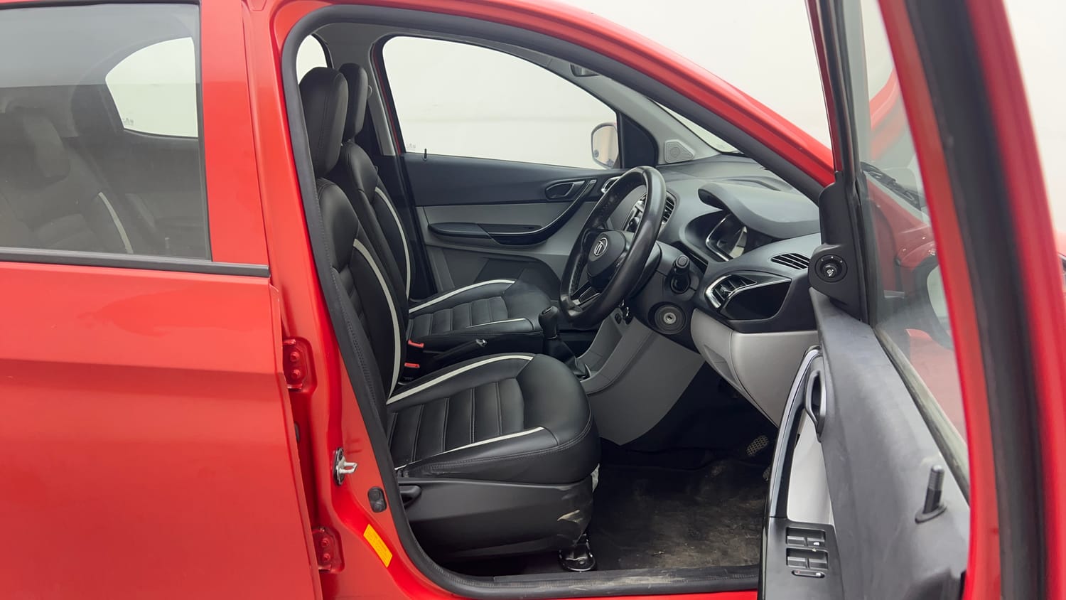 Used 2020 Tata Tiago XT Petrol Manual interior RIGHT SIDE FRONT DOOR CABIN VIEW