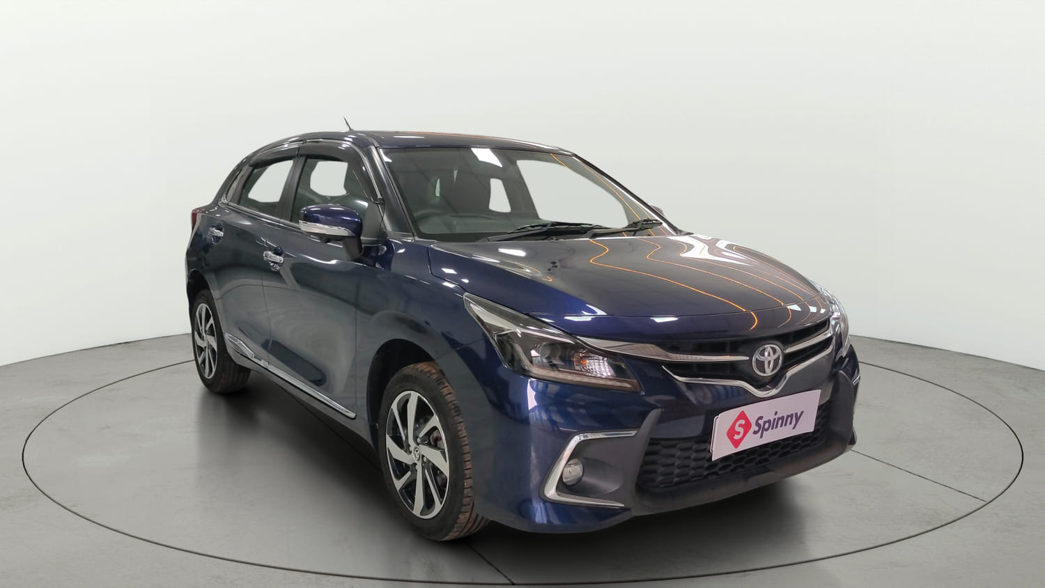 Used 2025 Toyota Glanza V Petrol Manual exterior RIGHT FRONT CORNER VIEW