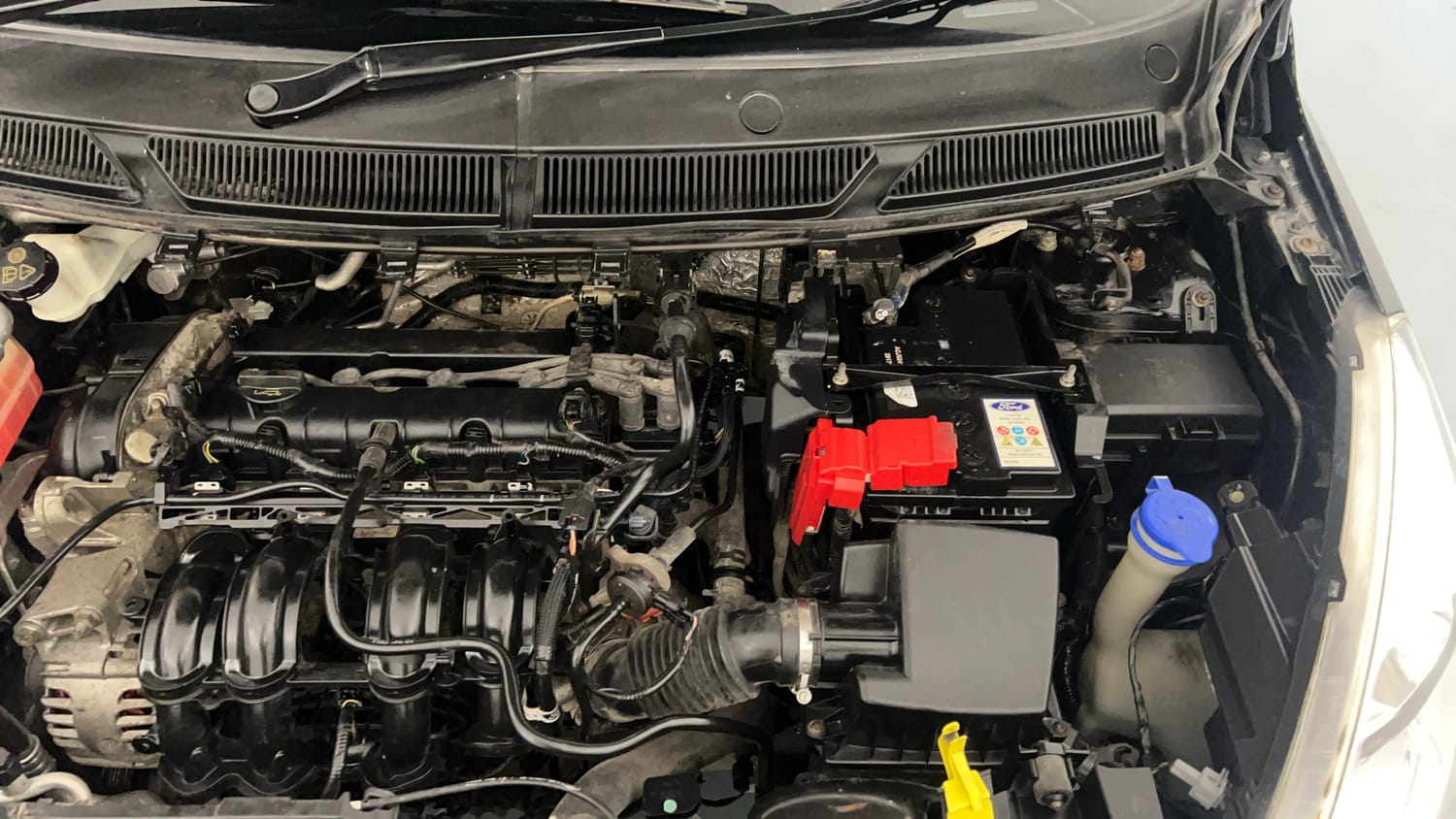 Used 2016 Ford Figo Aspire Titanium 1.2 Ti-VCT Petrol Manual engine ENGINE LEFT SIDE VIEW