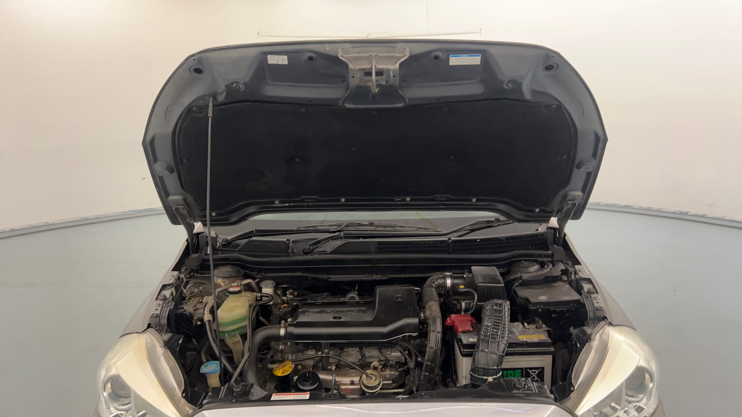 Used 2019 Maruti Suzuki S-Cross Delta 1.3 Diesel Manual engine ENGINE & BONNET OPEN FRONT VIEW