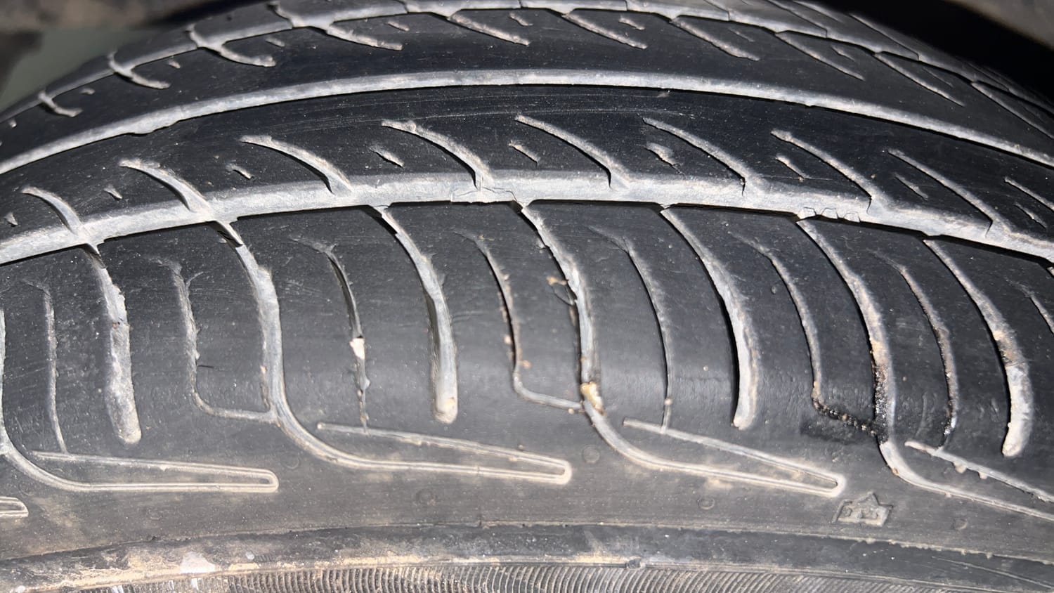 Used 2012 Hyundai i10 Era 1.1 iRDE2 Petrol Manual tyres LEFT FRONT TYRE TREAD VIEW