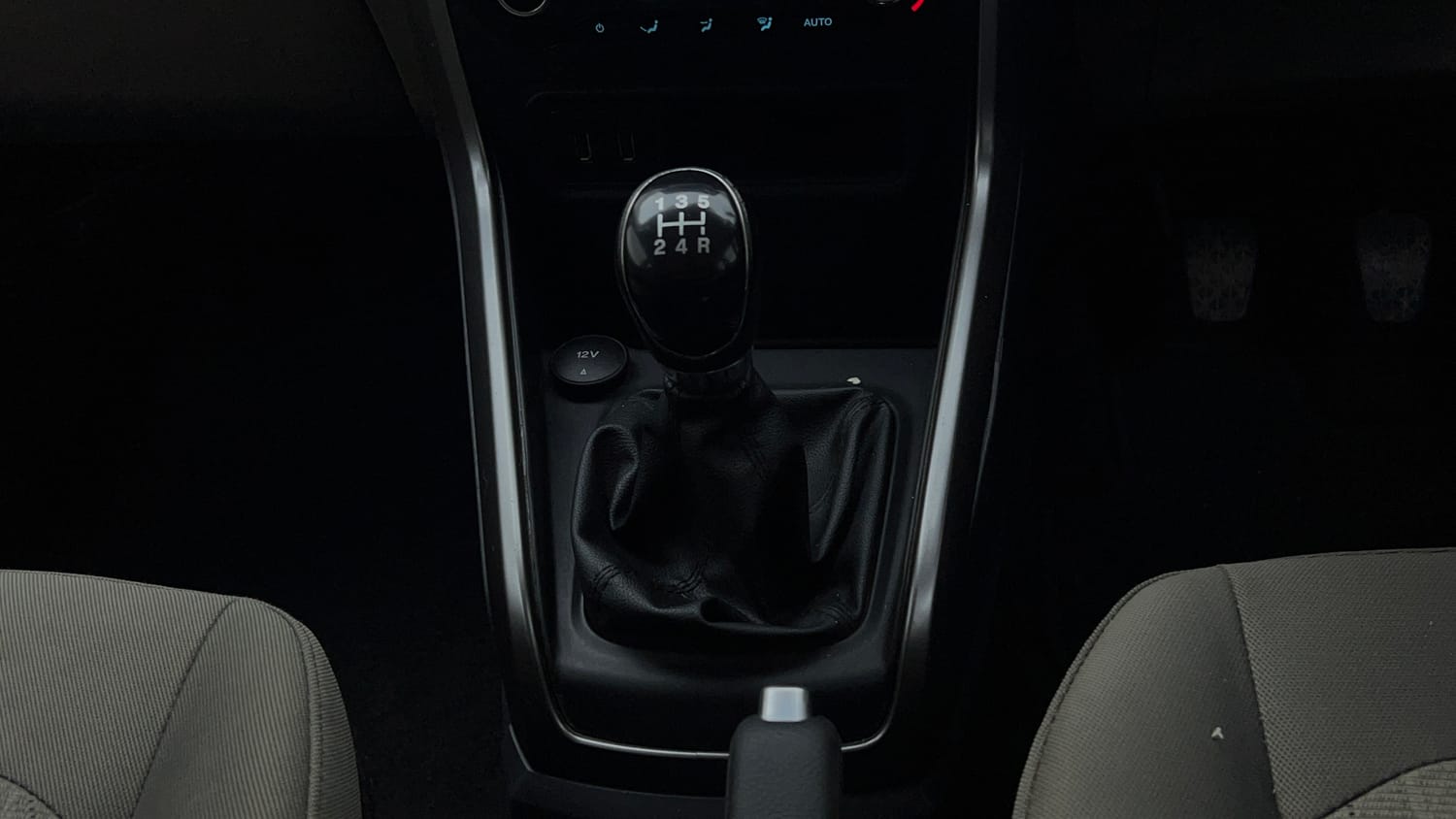 Used 2019 Ford EcoSport Titanium 1.5L Ti-VCT Petrol Manual interior GEAR  KNOB VIEW