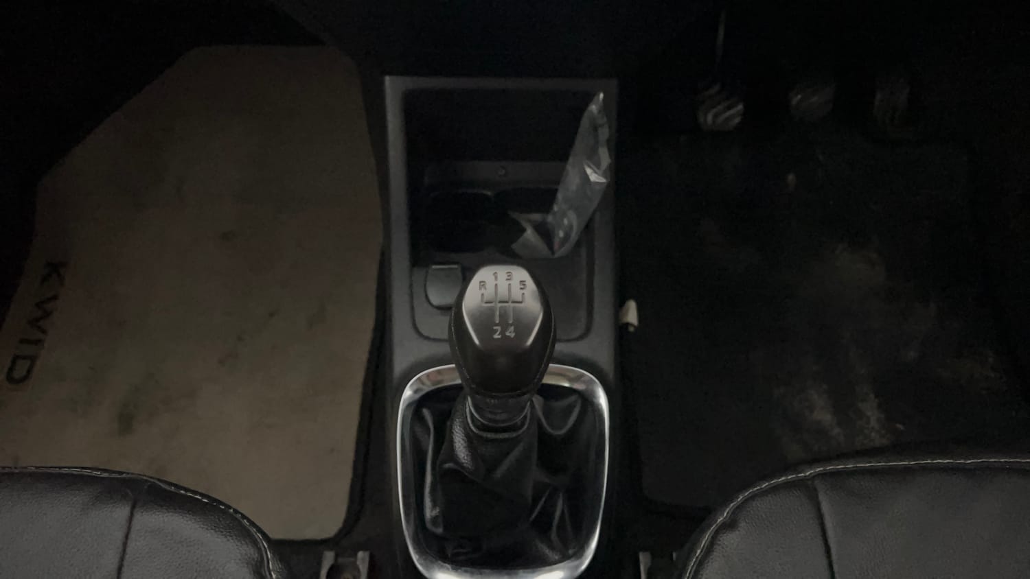 Used 2017 Renault Kwid 1.0 RXL Petrol Manual interior GEAR  KNOB VIEW