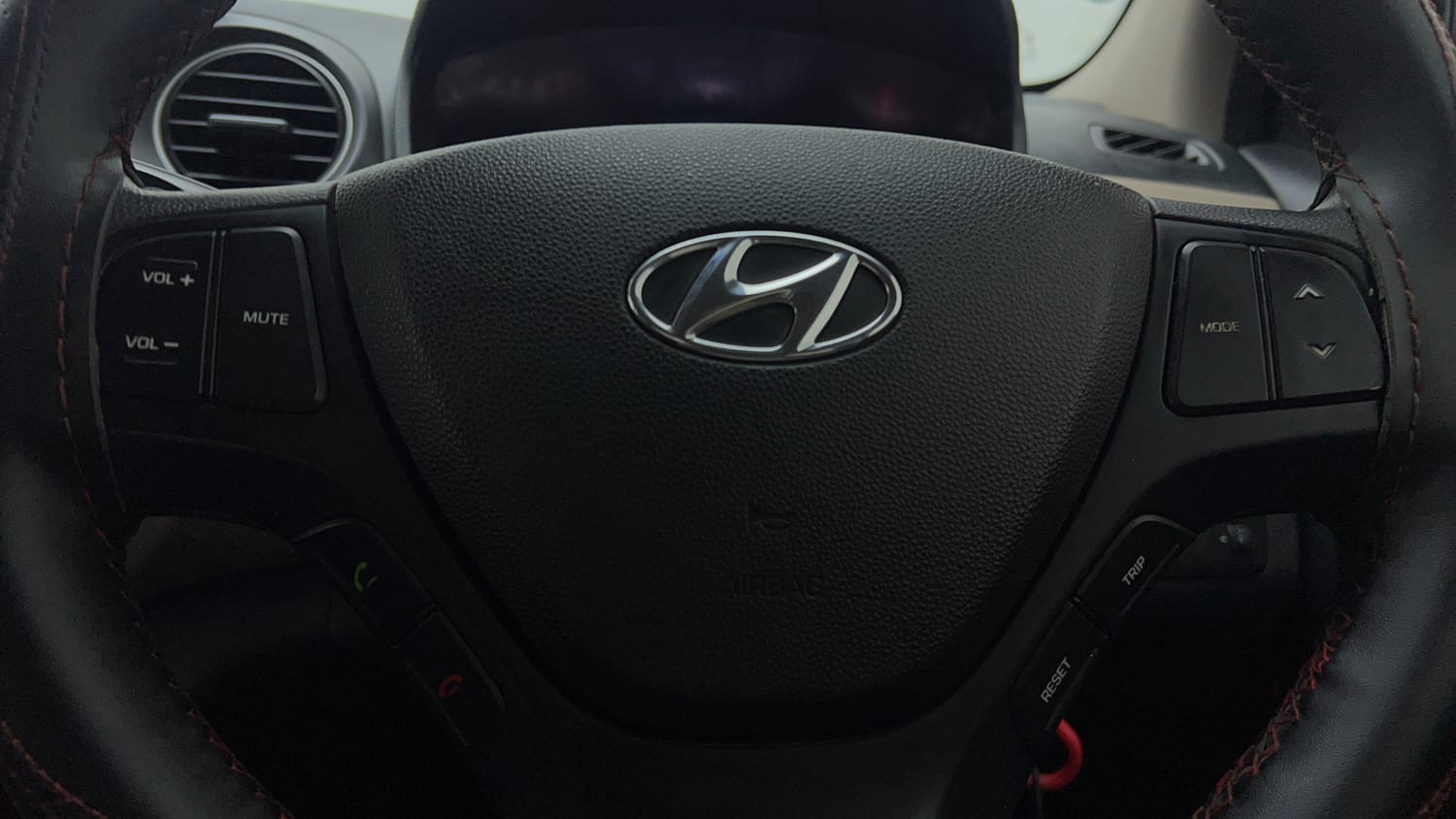 Used 2019 Hyundai Xcent S Petrol+cng(outside fitted) Cng Manual top_features Airbags