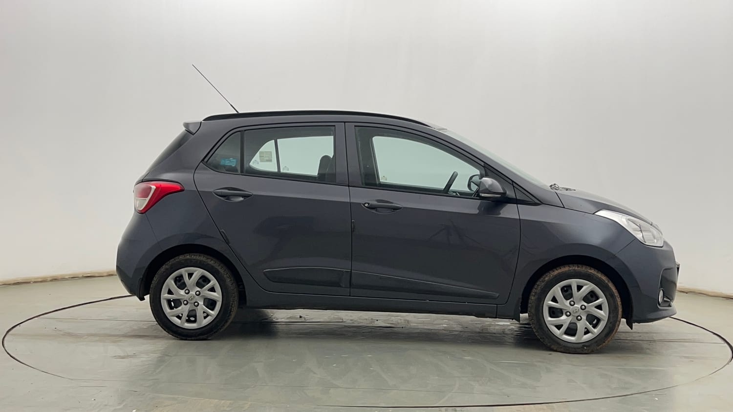Used 2018 Hyundai Grand i10 Sportz 1.2 Kappa VTVT Petrol Manual exterior RIGHT SIDE VIEW