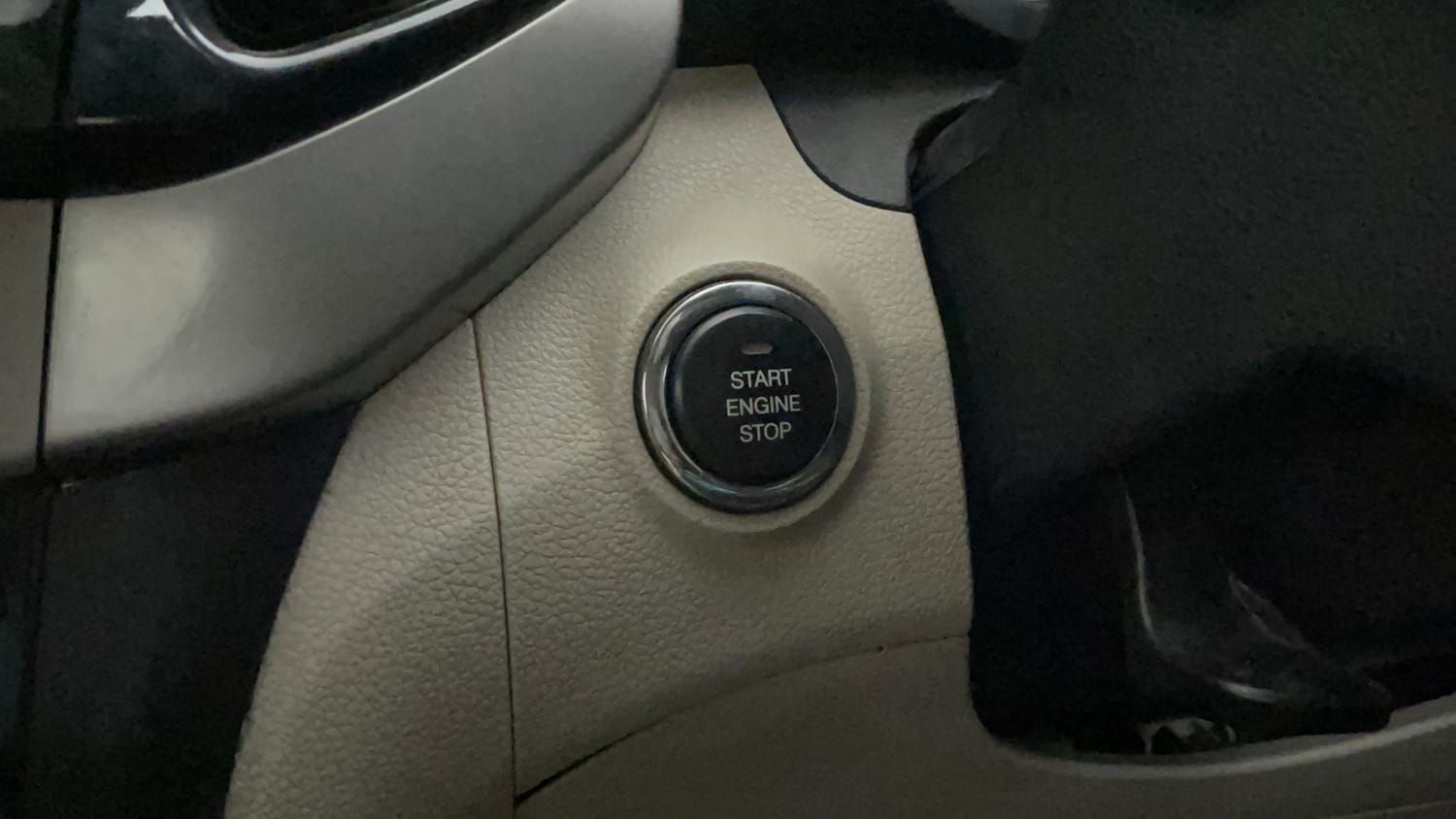 Used 2021 Mahindra XUV 300 W8 (O) 1.5 Diesel Diesel Manual top_features Keyless start