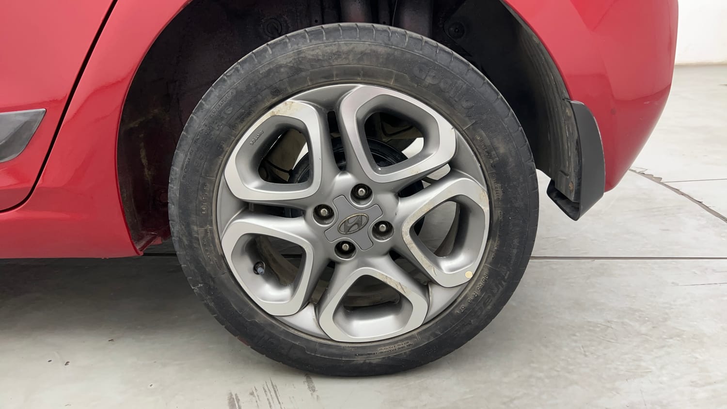 Used 2019 Hyundai Elite i20 Asta 1.2 (O) CVT Petrol Automatic tyres LEFT REAR TYRE RIM VIEW