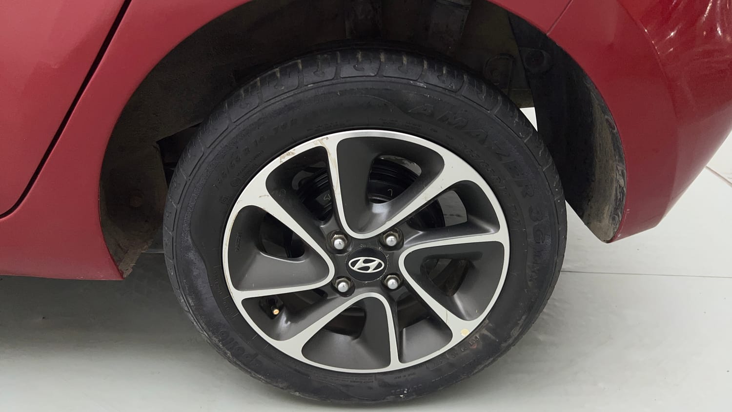 Used 2018 Hyundai Grand i10 Sportz (O) AT 1.2 Kappa VTVT Petrol Automatic tyres LEFT REAR TYRE RIM VIEW