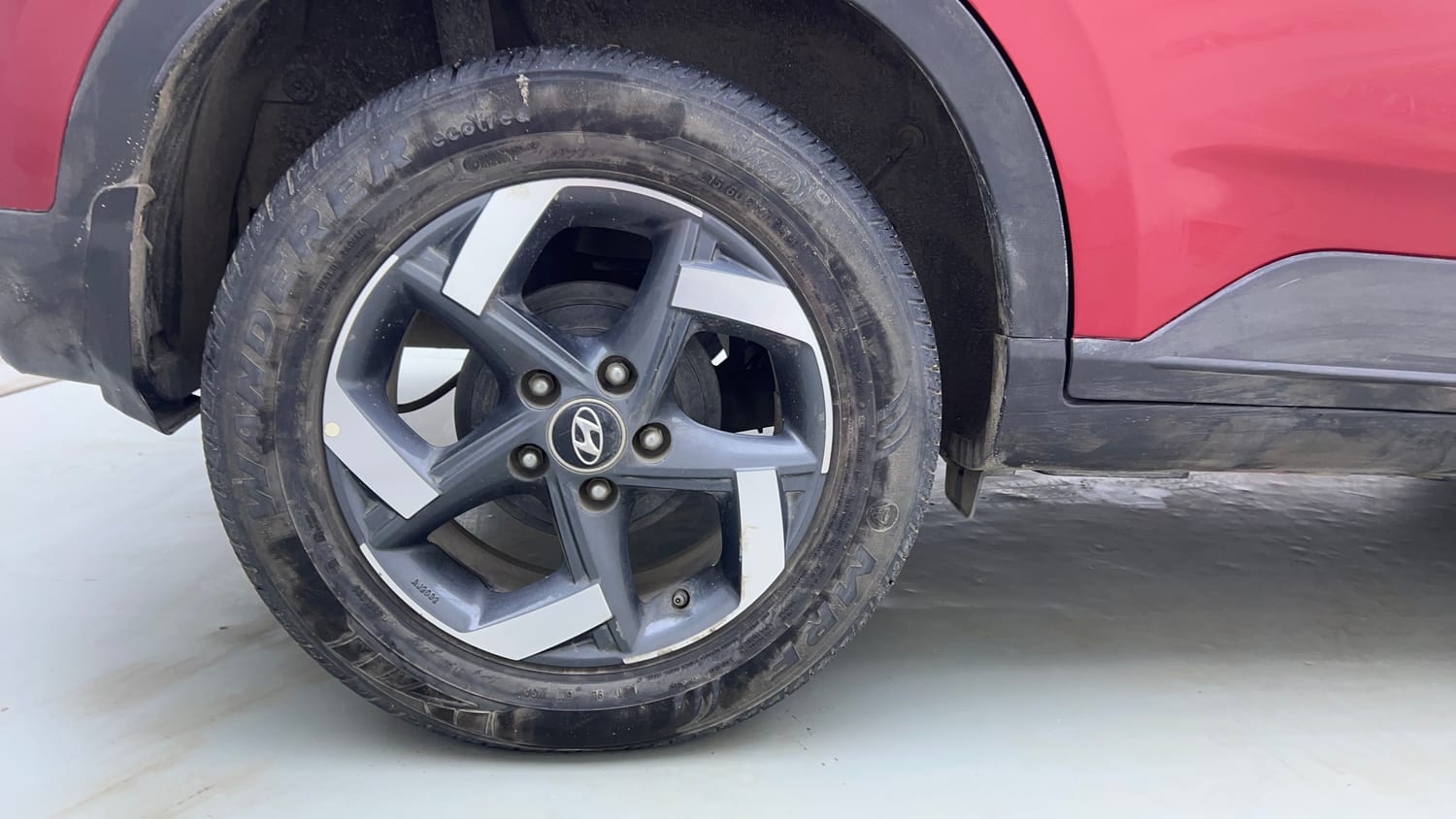 Used 2019 Hyundai Venue SX Plus 1.0 Turbo DCT Petrol Automatic tyres RIGHT REAR TYRE RIM VIEW