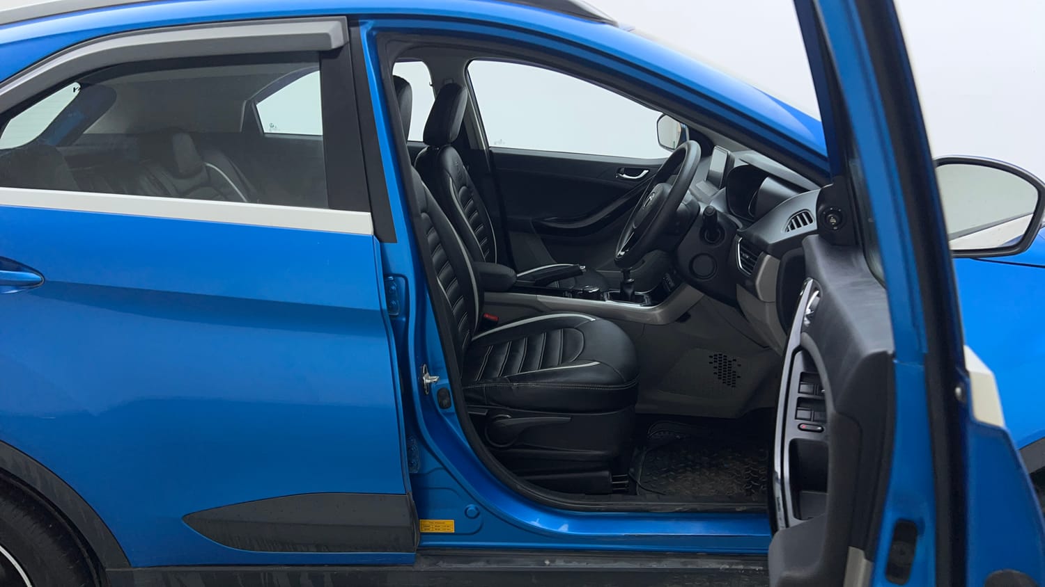 Used 2020 Tata Nexon XZ Plus Petrol Manual interior RIGHT SIDE FRONT DOOR CABIN VIEW