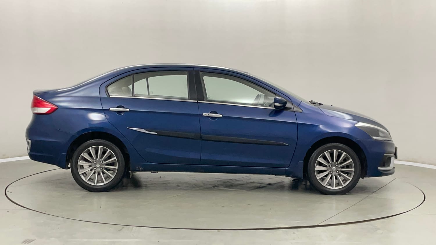 Used 2019 Maruti Suzuki Ciaz Alpha Hybrid 1.5 Petrol Manual exterior RIGHT SIDE VIEW
