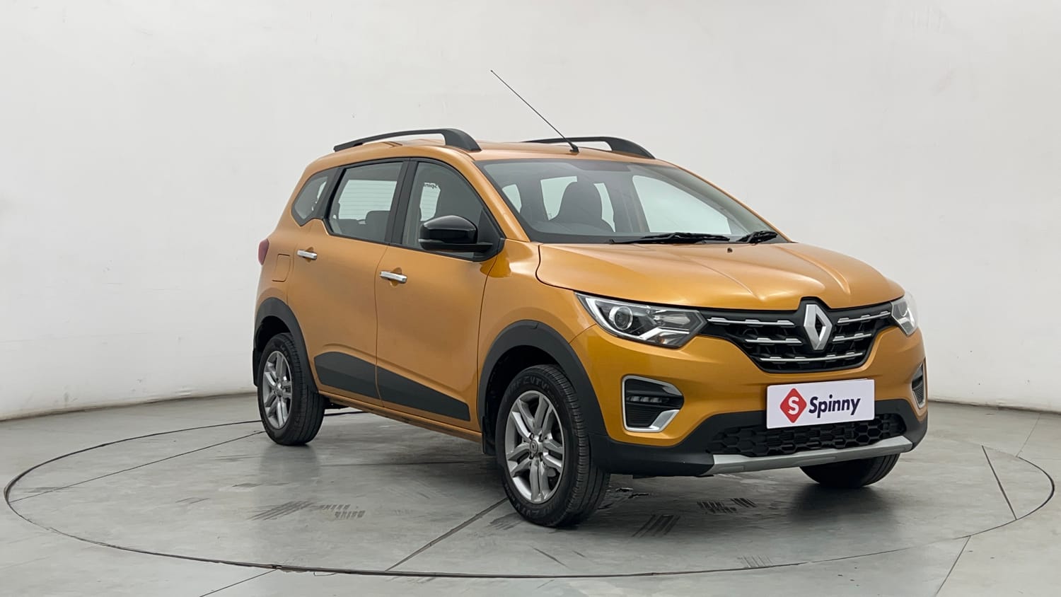 Used 2024 Renault Triber RXZ Petrol Manual exterior RIGHT FRONT CORNER VIEW