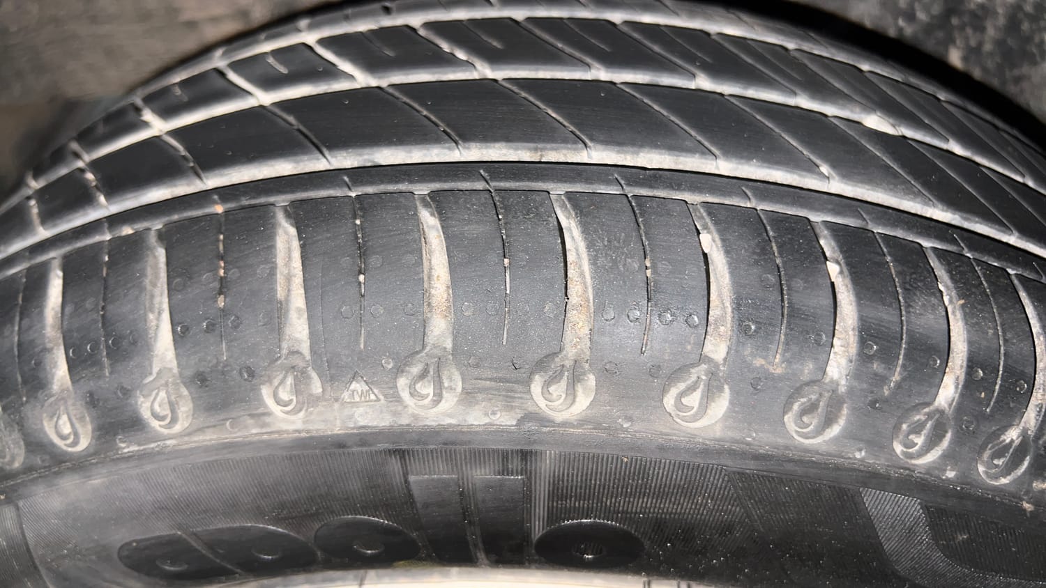 Used 2024 Tata Tiago EV XT Medium Range Electric Automatic tyres RIGHT REAR TYRE TREAD VIEW