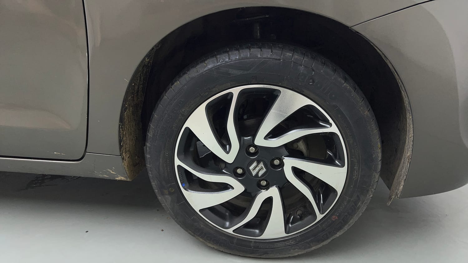 Used 2021 Maruti Suzuki Baleno Zeta Petrol Manual tyres RIGHT FRONT TYRE RIM VIEW