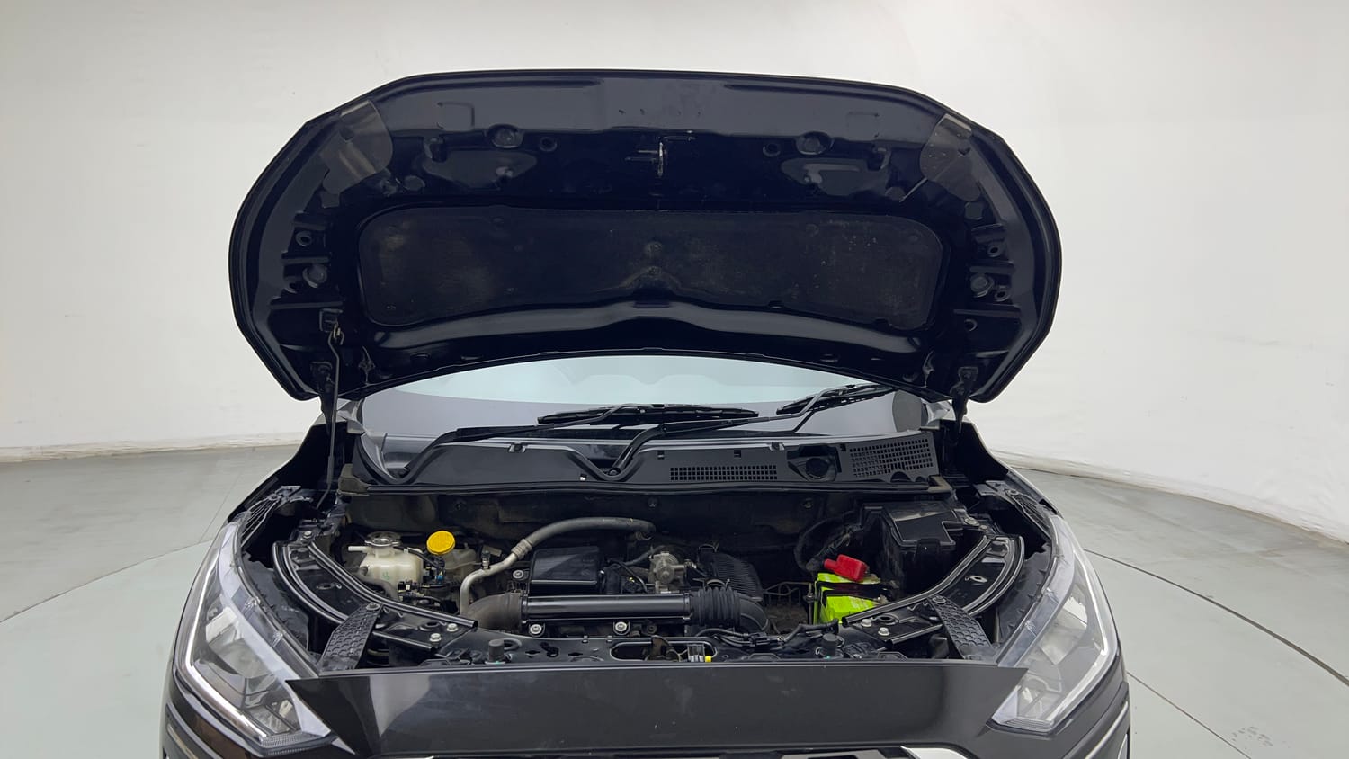Used 2023 Nissan Magnite Geza Edition Petrol Manual engine ENGINE & BONNET OPEN FRONT VIEW