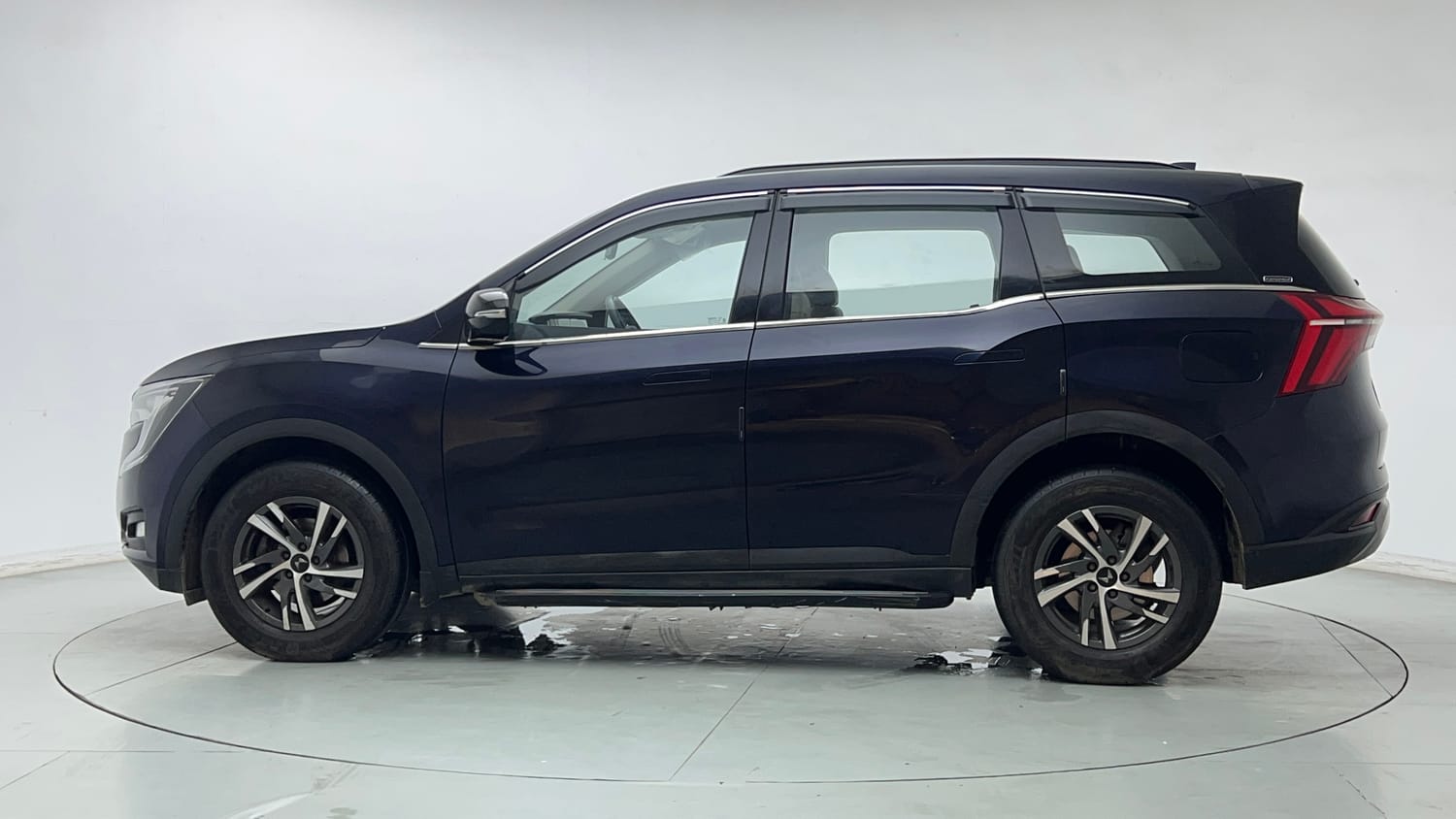 Used 2024 Mahindra XUV700 AX 5 Petrol AT 5 STR Petrol Automatic exterior LEFT SIDE VIEW