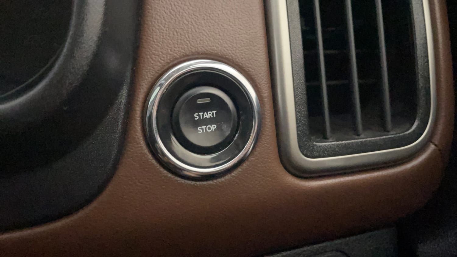 Used 2023 Mahindra Scorpio N Z8 L Petrol AT 7 STR Petrol Automatic top_features Keyless start