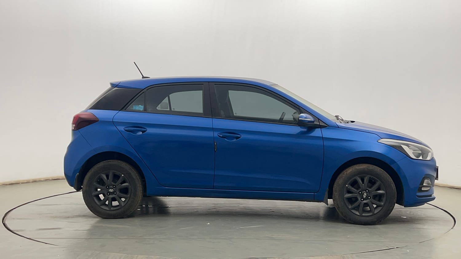 Used 2020 Hyundai Elite i20 Sportz Plus 1.2 Petrol Manual exterior RIGHT SIDE VIEW