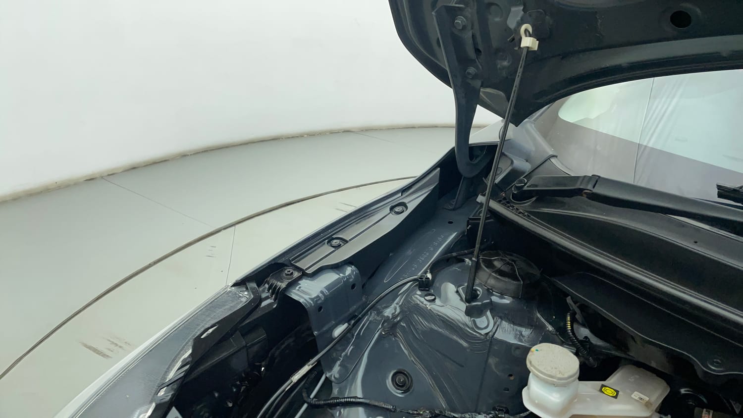 Used 2024 Maruti Suzuki Baleno Sigma MT Petrol Manual engine ENGINE RIGHT SIDE HINGE & APRON VIEW