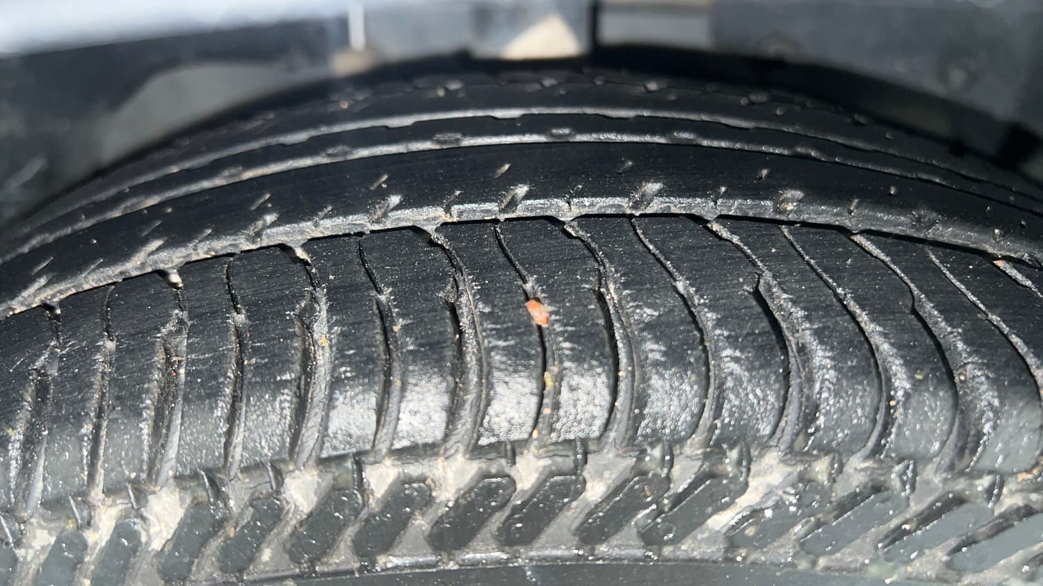 Used 2016 Ford Figo Aspire Titanium 1.2 Ti-VCT Petrol Manual tyres RIGHT FRONT TYRE TREAD VIEW
