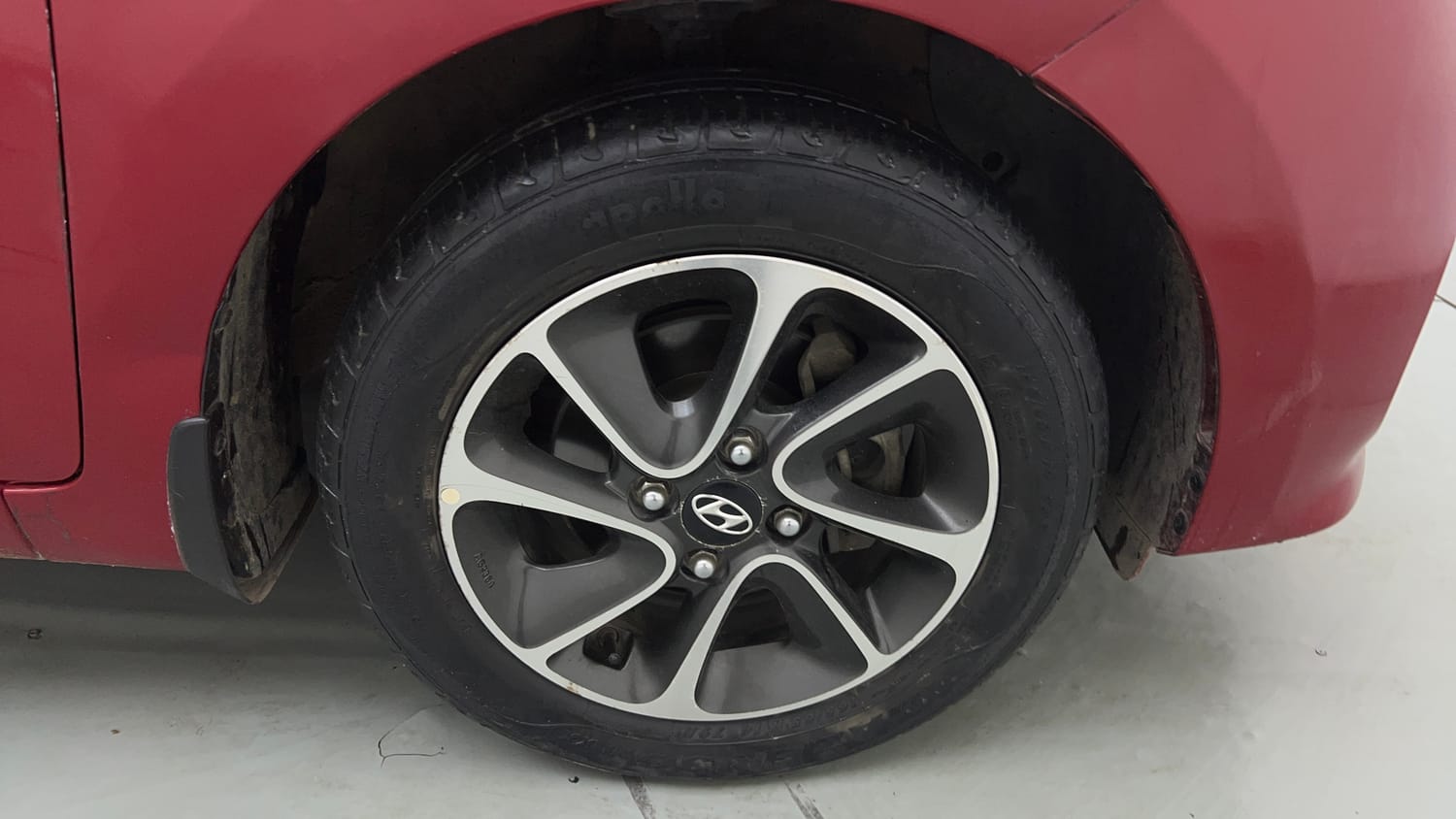Used 2018 Hyundai Grand i10 Sportz (O) AT 1.2 Kappa VTVT Petrol Automatic tyres RIGHT FRONT TYRE RIM VIEW