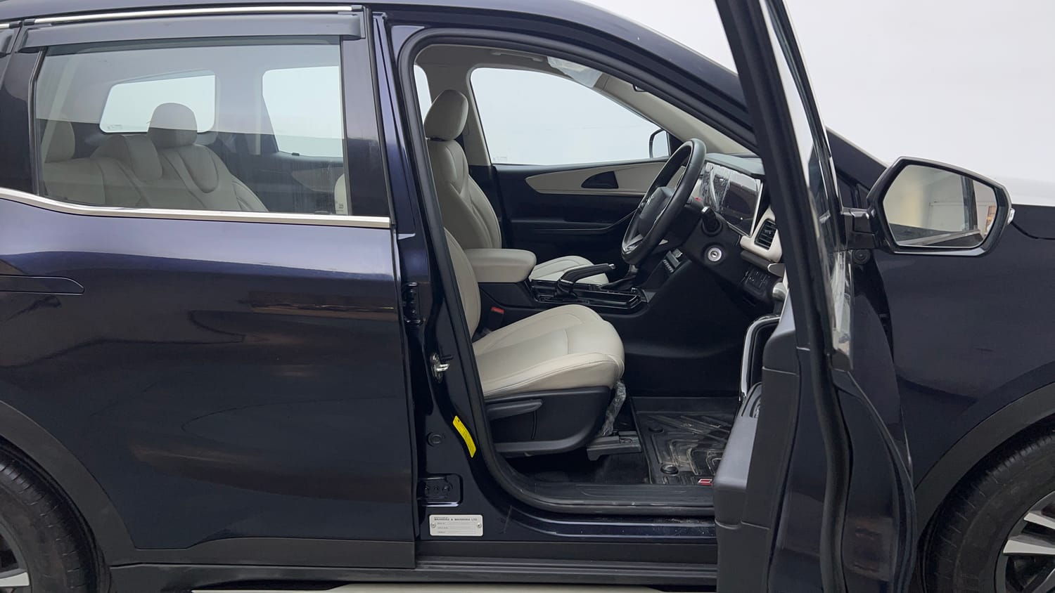 Used 2024 Mahindra XUV700 AX 5 Petrol AT 5 STR Petrol Automatic interior RIGHT SIDE FRONT DOOR CABIN VIEW