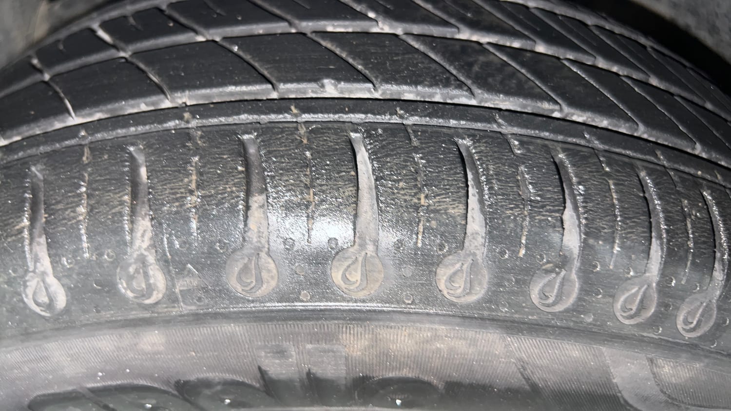 Used 2024 Tata Tiago EV XT Medium Range Electric Automatic tyres LEFT FRONT TYRE TREAD VIEW