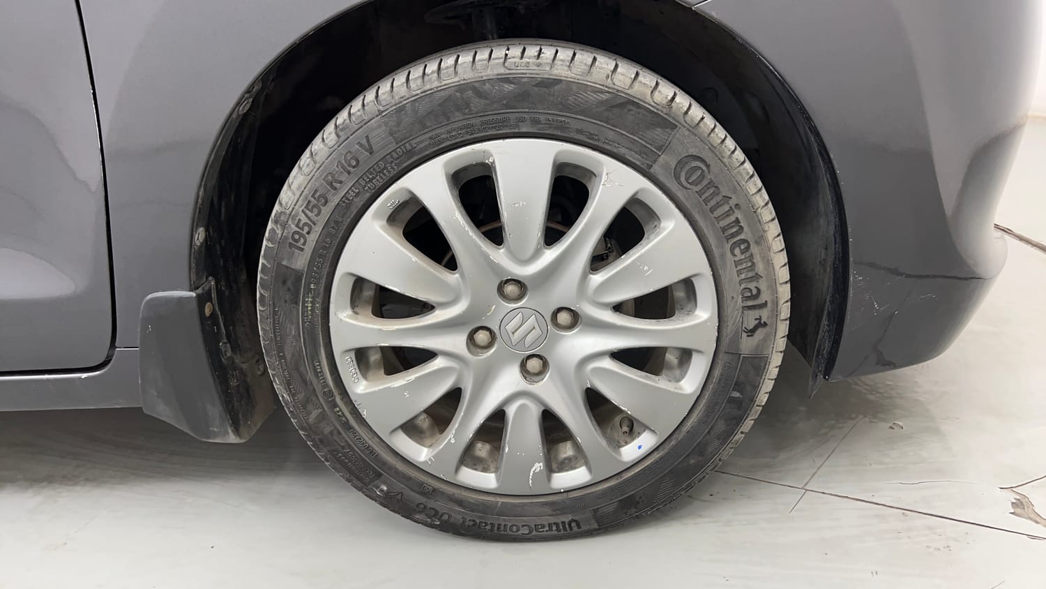 Used 2017 Maruti Suzuki Baleno Zeta 1.2 AT Petrol Automatic tyres RIGHT FRONT TYRE RIM VIEW