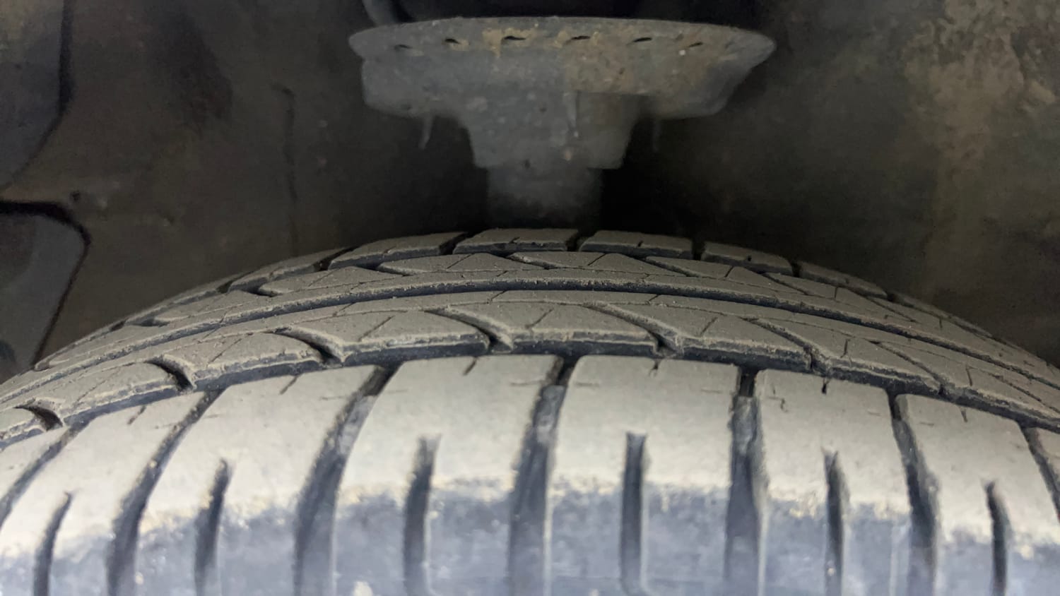 Used 2012 Hyundai i20 Magna 1.2 Petrol Manual tyres LEFT FRONT TYRE TREAD VIEW