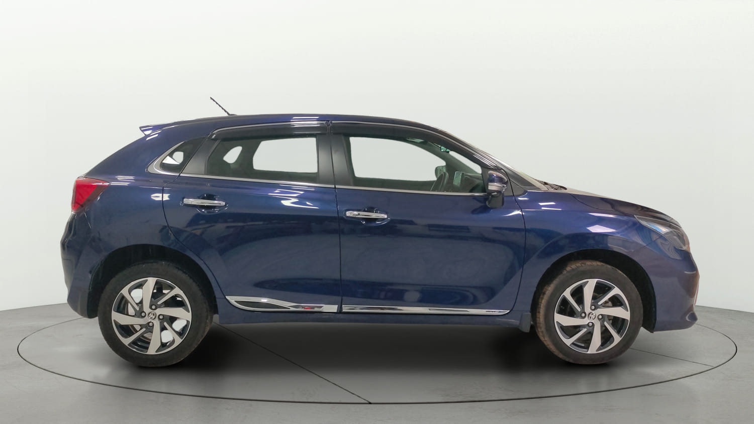 Used 2025 Toyota Glanza V Petrol Manual exterior RIGHT SIDE VIEW