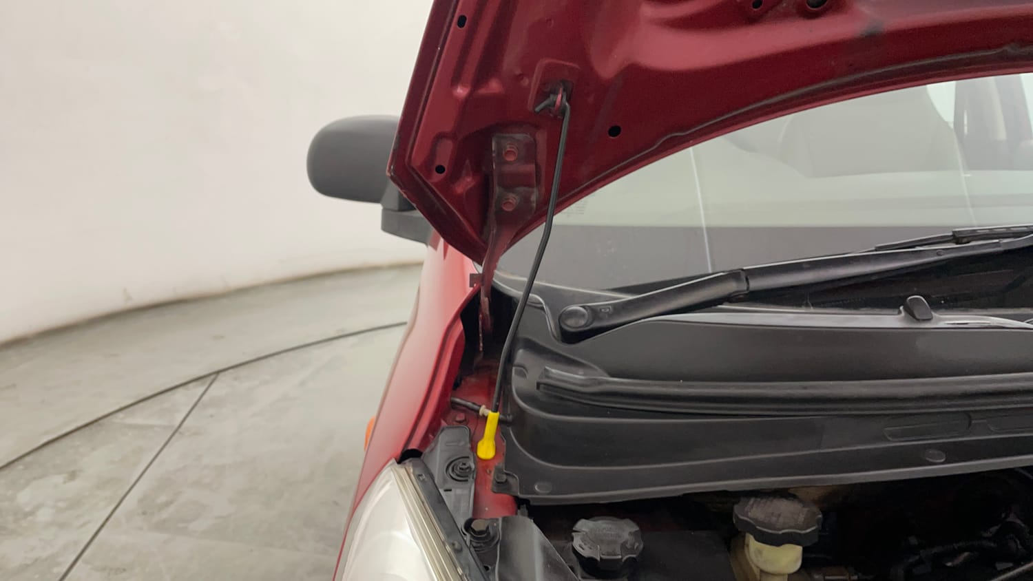 Used 2012 Hyundai i10 Era 1.1 iRDE2 Petrol Manual engine ENGINE RIGHT SIDE HINGE & APRON VIEW