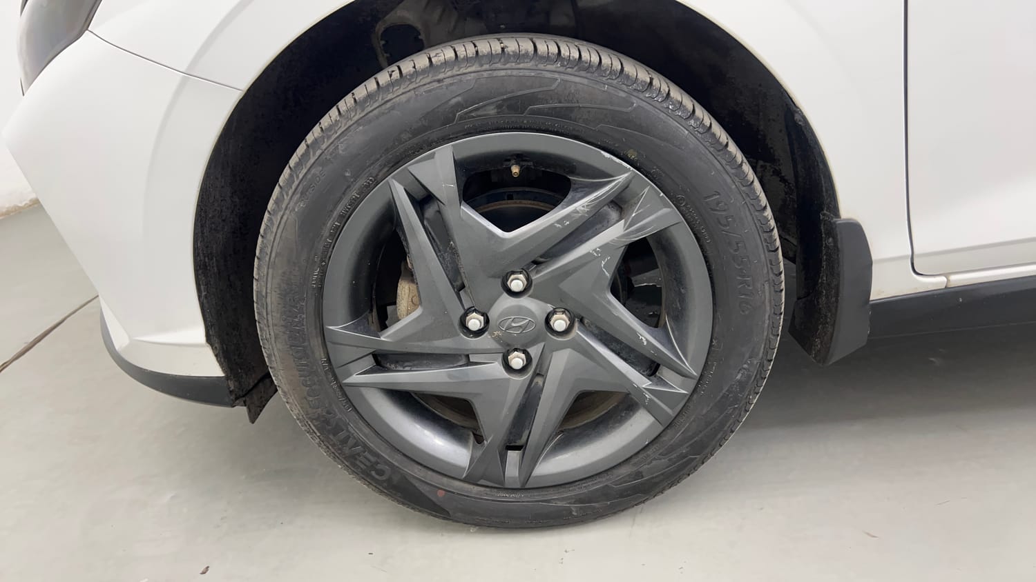 Used 2022 Hyundai i20 Sportz 1.2 IVT Petrol Automatic tyres LEFT FRONT TYRE RIM VIEW