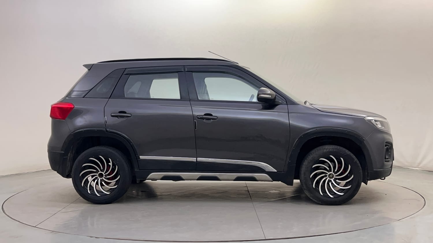 Used 2021 maruti-suzuki Vitara Brezza VXi Petrol Manual exterior RIGHT SIDE VIEW