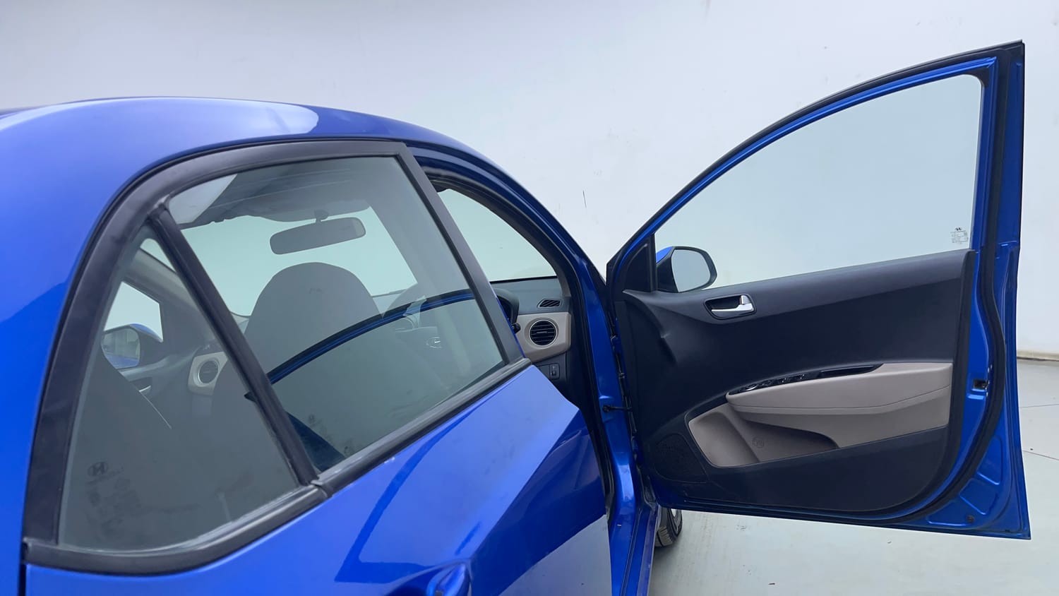 Used 2018 Hyundai Xcent SX Petrol Manual interior RIGHT FRONT DOOR OPEN VIEW