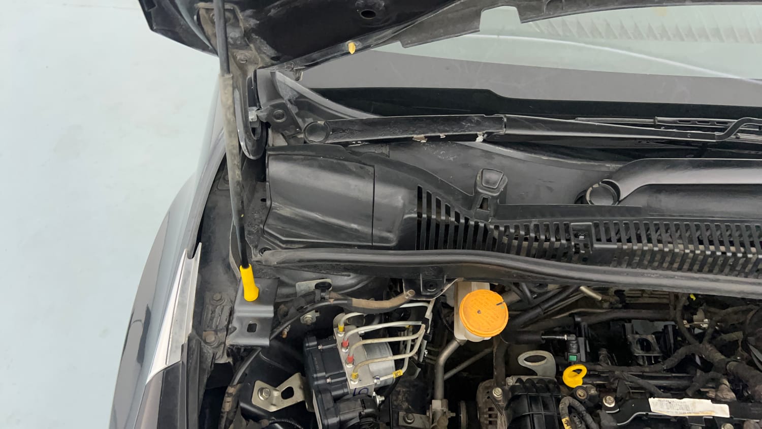 Used 2021 Tata Altroz XM Petrol Petrol Manual engine ENGINE RIGHT SIDE HINGE & APRON VIEW