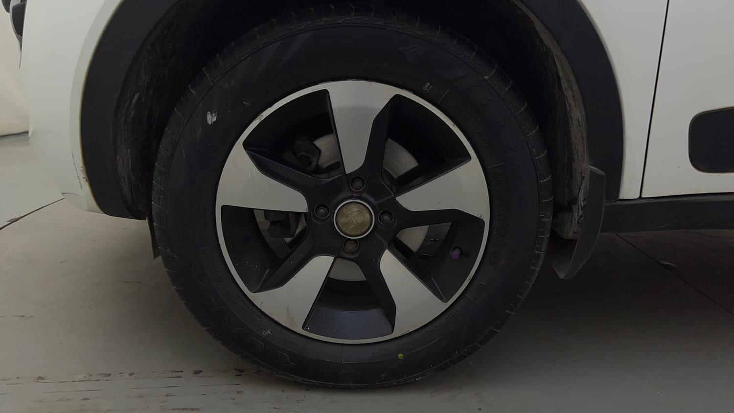 Used 2018 Tata Nexon XZA Plus Diesel Diesel Automatic tyres LEFT FRONT TYRE RIM VIEW