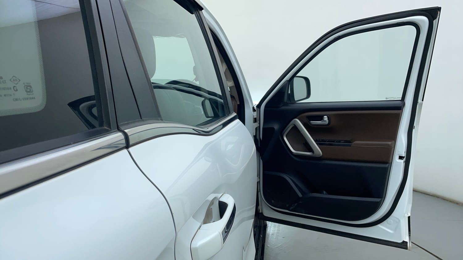 Used 2023 Mahindra Scorpio N Z8 L Petrol AT 7 STR Petrol Automatic interior RIGHT FRONT DOOR OPEN VIEW