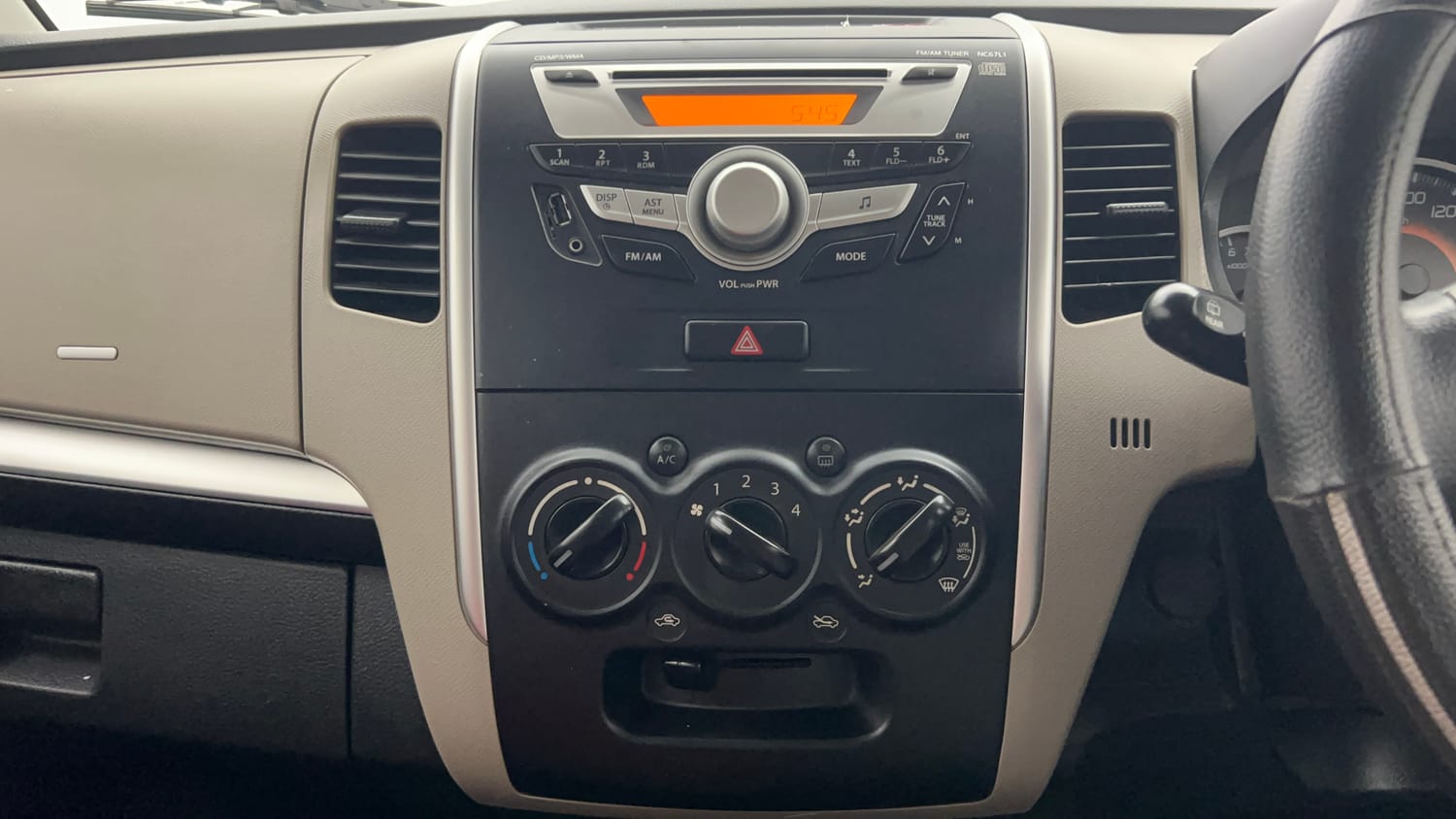 Used 2014 Maruti Suzuki Wagon R VXI Petrol Manual top_features Integrated (in-dash) music system