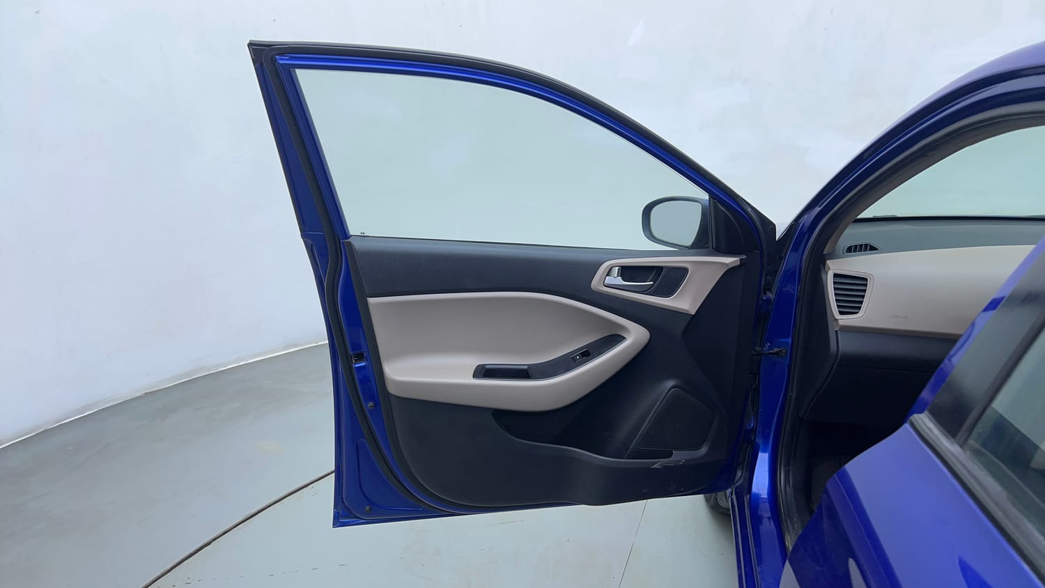 Used 2015 Hyundai Elite i20 Asta 1.4 CRDI Diesel Manual interior LEFT FRONT DOOR OPEN VIEW