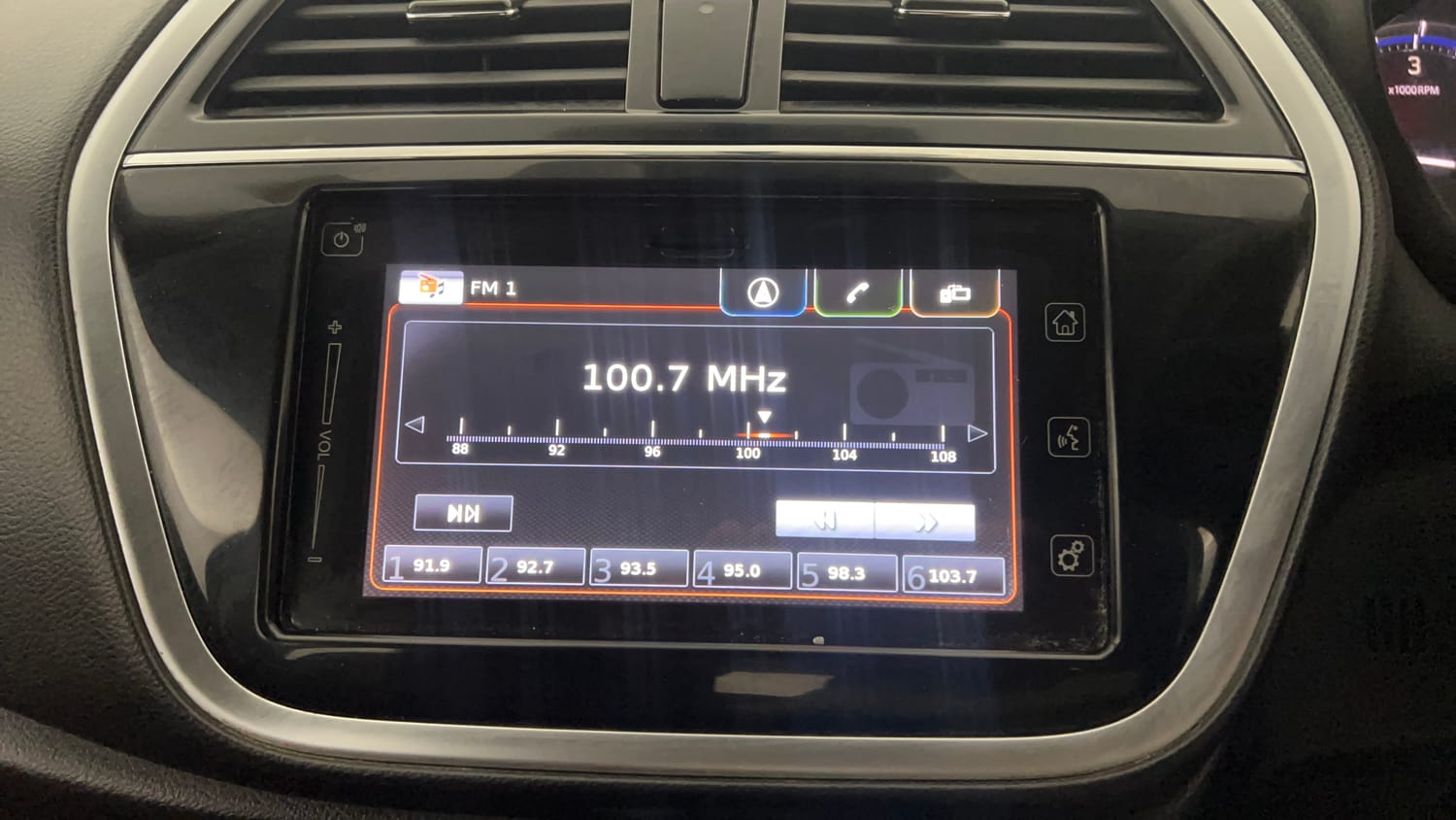 Used 2019 Maruti Suzuki S-Cross Delta 1.3 Diesel Manual top_features Integrated (in-dash) music system